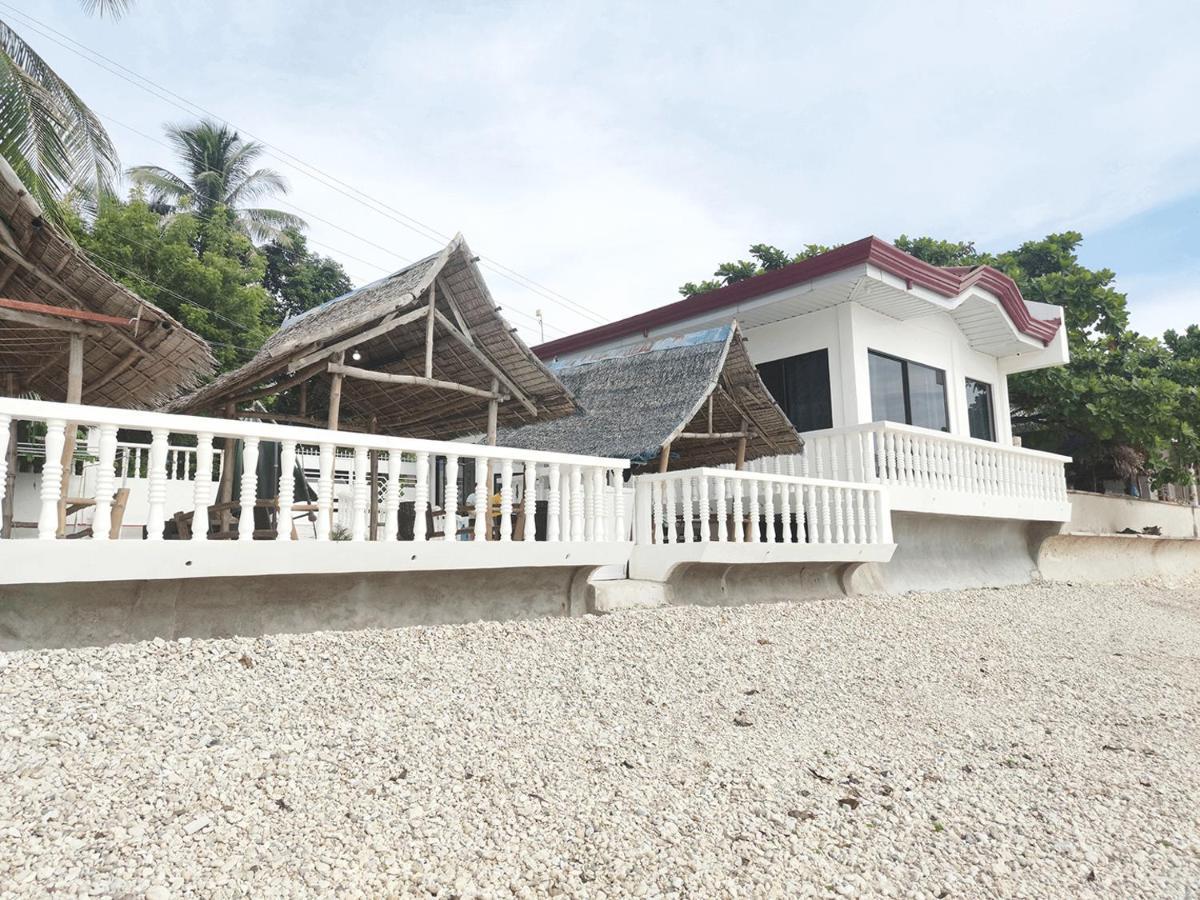 Luna Oslob Travellers Inn - Beach Front ภายนอก รูปภาพ